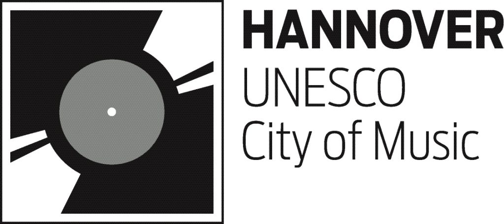 Dieses Bild hat ein leeres Alt-Attribut. Der Dateiname ist RZ_UNESCO_COM_Basis-Logo_1c_SW-1024x455.jpg